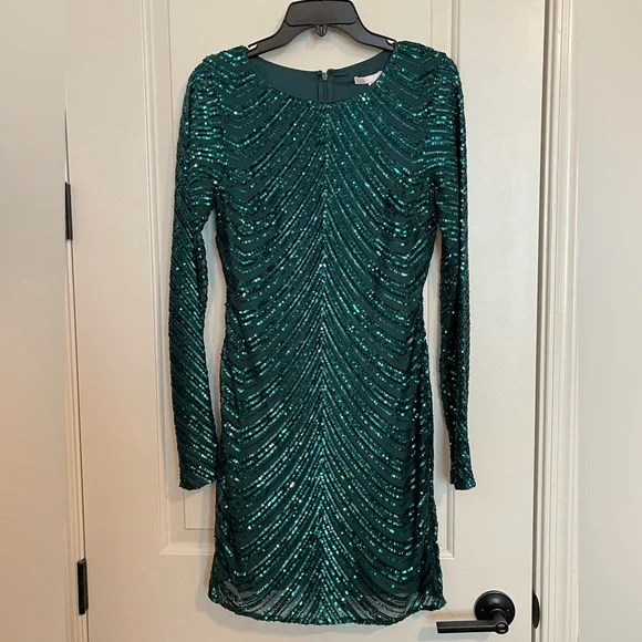 dillards gianni bini sequin dress The Gianni Bini Grace Metallic Plisse Sweetheart Neck Cut-Out Tiered Dress is the perfect dress for a fall event!, ., ., ., ., #dillards #giannibini #giannibinidress #metallicdress #metallic